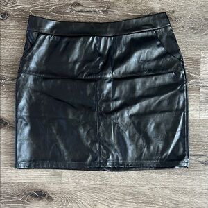 Windsor Black faux Leather mini Skirt. GUC